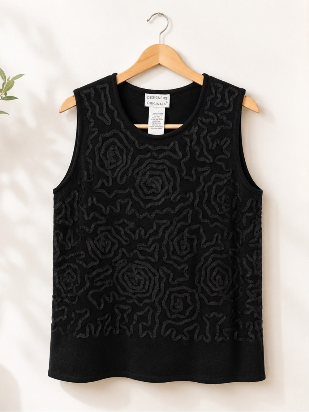 DESIGNERS ORIGINALS | Luxelon Black Sleeveless Floral-Texture Knit Tank